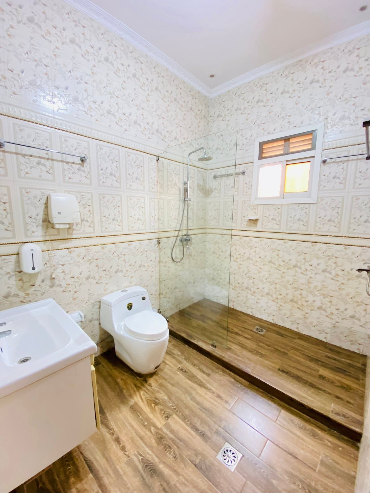 Gallery image 12